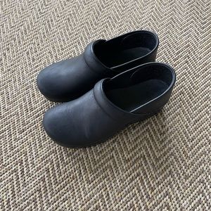 Dansko clogs. Size 40 Narrow
